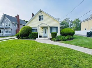 28 Brower Ave, Woodmere, NY 11598