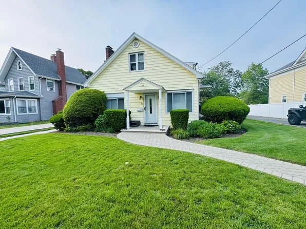 28 Brower Avenue, Woodmere, NY 11598