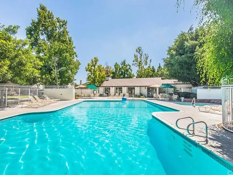 8610 Meadow Brook Ave #E — Photo 19