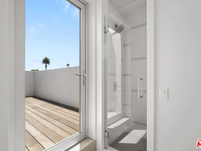 1217 Cabrillo Ave — Photo 45