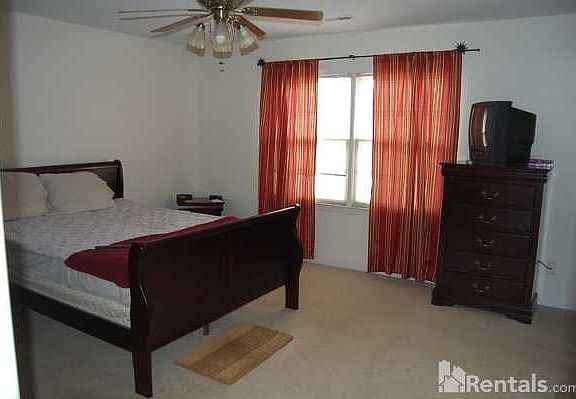 5th image of 907 C Shelby Dr