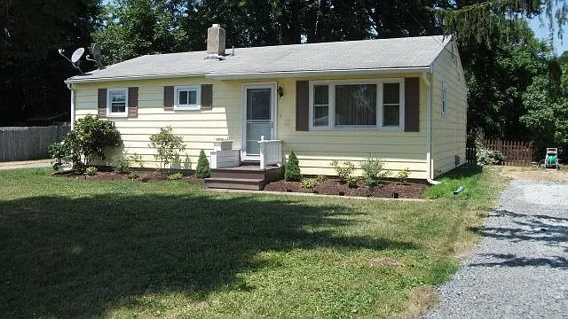 403 Maple Manor Dr photo 1