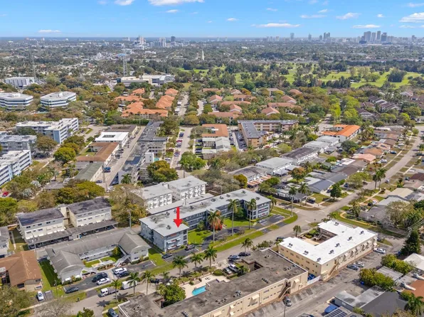 515 S Crescent Drive #302, Hollywood, FL 33021