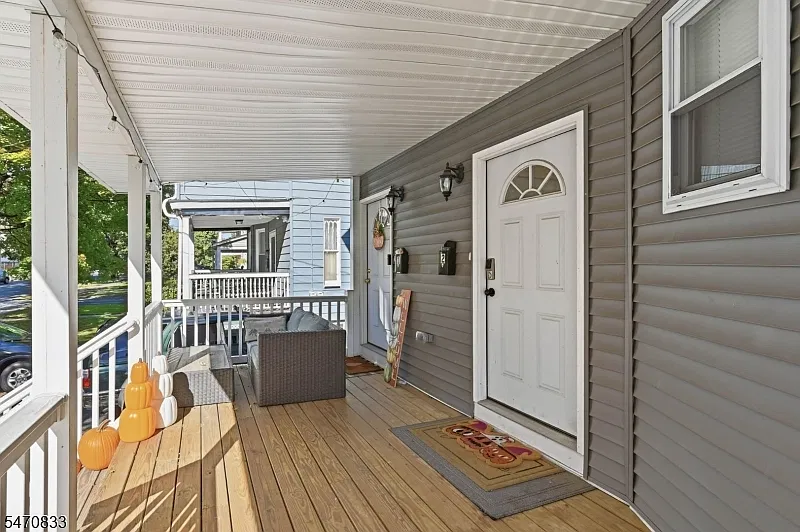 4 bed, 3.0 bath, $4,000 — Photo 2