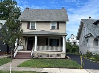 915 Nela View Rd, Cleveland Heights, OH 44112