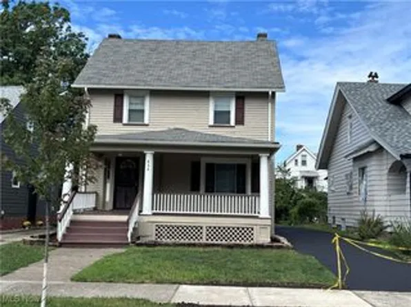 915 Nela View Rd, Cleveland, OH 44112