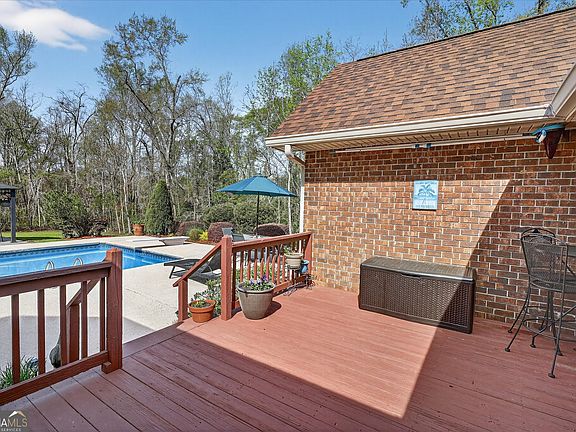 4th image of 241 Waters Station Rd