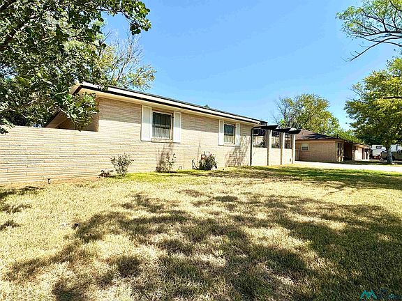 4th image of 1024 Oakhurst Rd