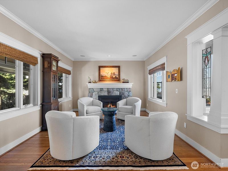 4th image of 603 Warren Avenue