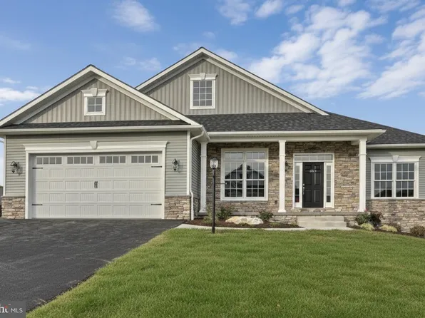 21 Rolling Meadow Rd, Lebanon, PA 17046