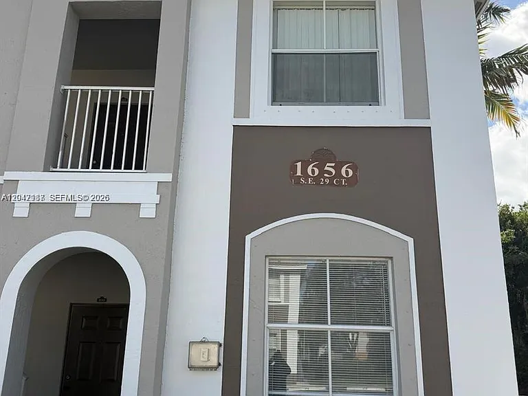 1656 SE 29th Ct #100 — Photo 1