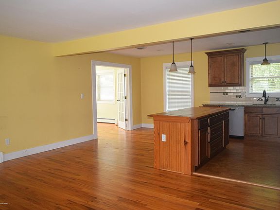 3rd image of 55 Edinburgh Dr