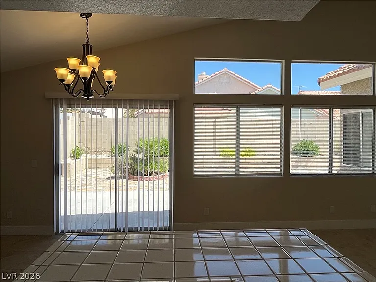 1316 Royal Creek Ct — Photo 9