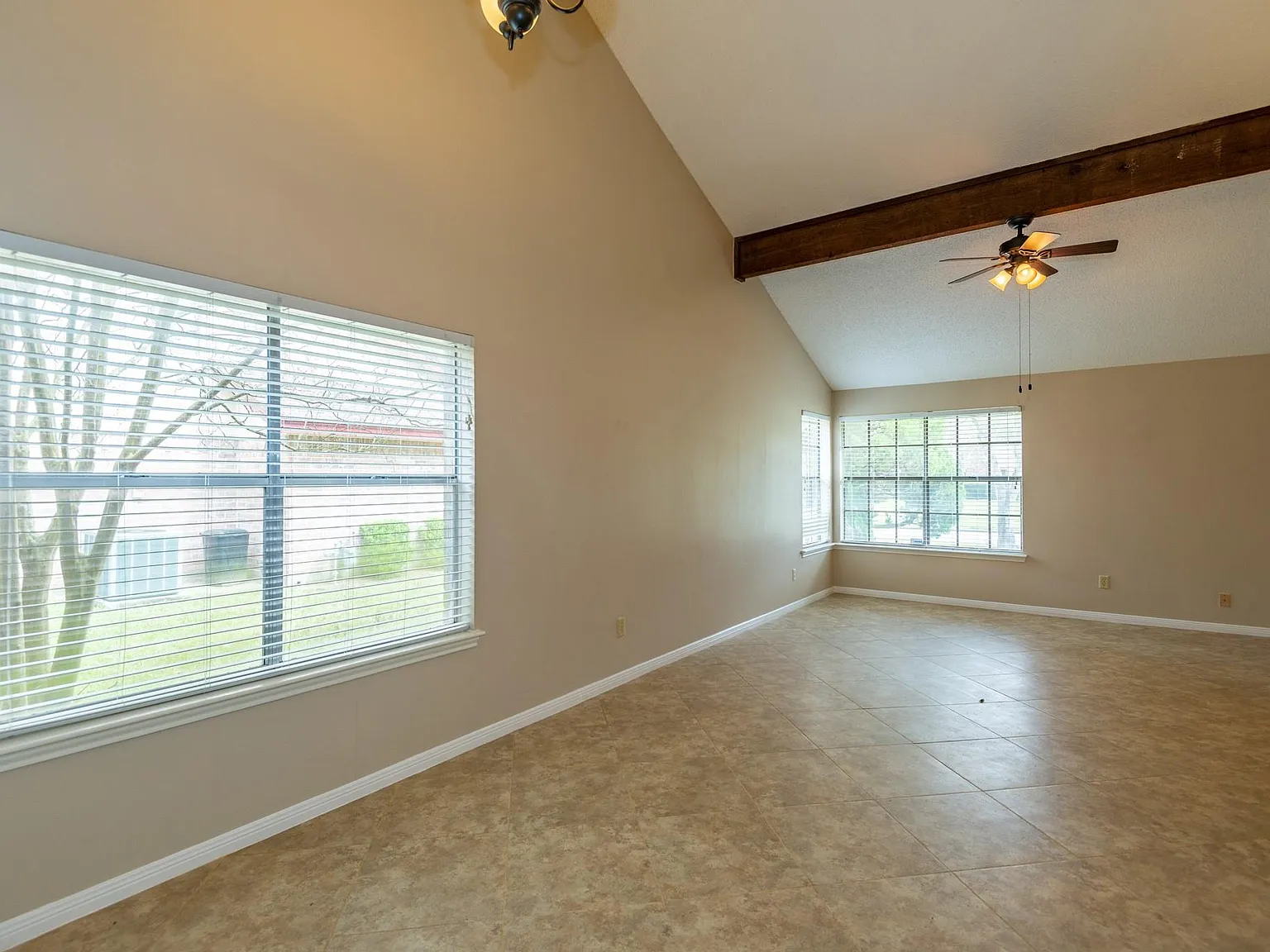 4 bed, 2.0 bath, 2002 sqft, $2,095 — Photo 3