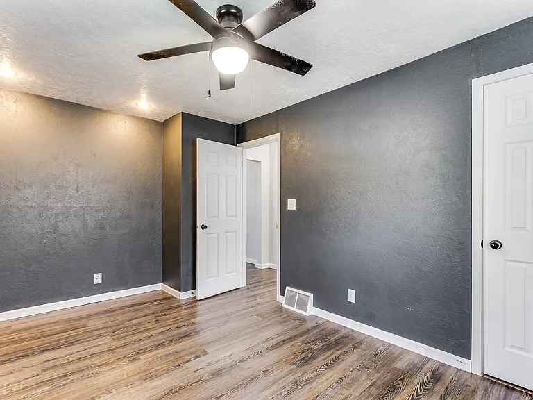 1712 N Belmont Ave — Photo 26
