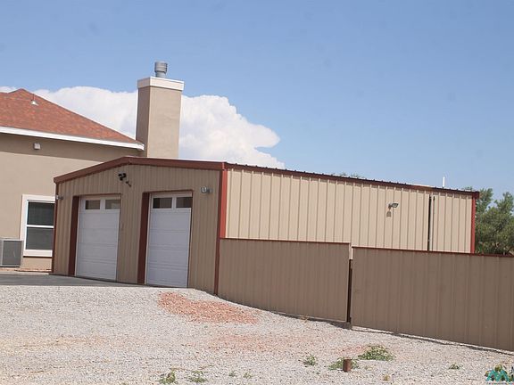 3rd image of 1313 Spruce Ln