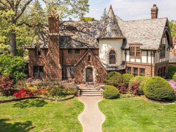 1351 Kingsbury Ave, Dearborn, MI 48128