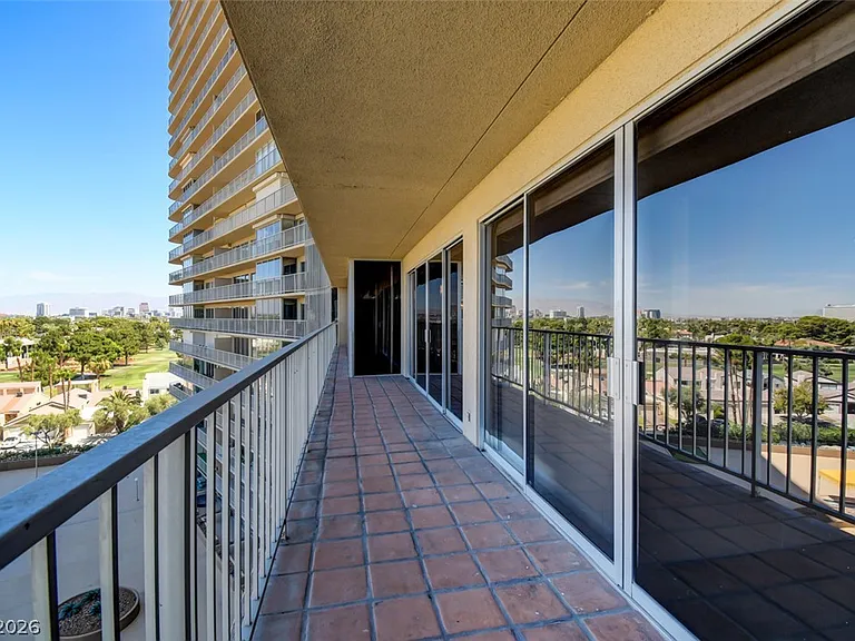 3111 Bel Air Dr #8E — Photo 42