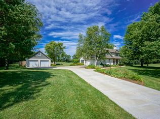 S31W34906 Holland Ln, Oconomowoc, WI 53066