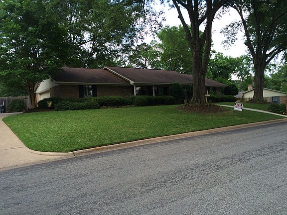 2nd image of 3932 Buckingham Dr
