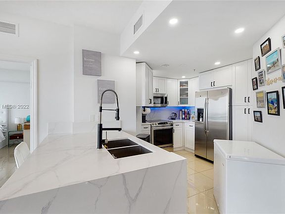 4th image of 7900 Harbor Island Dr APT 1011