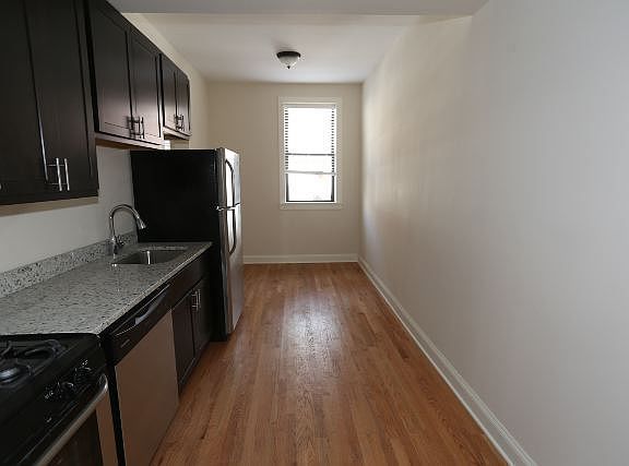 4th image of 4034 N Ashland Ave #G