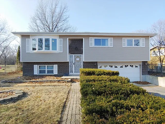 902 N Fischer Dr photo 1