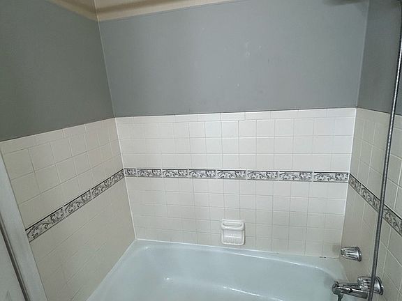 5th image of 2839 Wildwood Ave