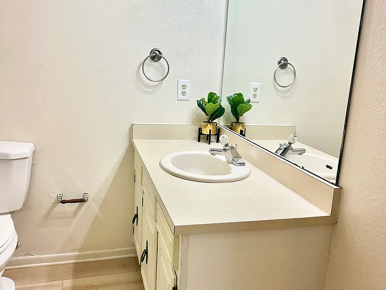 2305 N Grand Ave #B — Photo 18