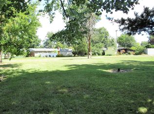 700 N Mill St, Flora, IL 62839