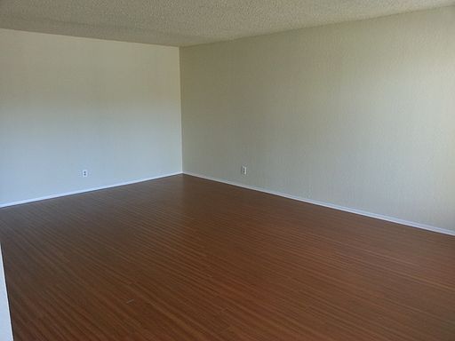 3rd image of 18144 Burbank Blvd APT 204