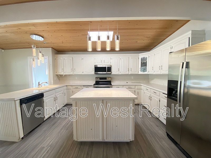 1st image of 1319 Kelglen Cres Unit A
