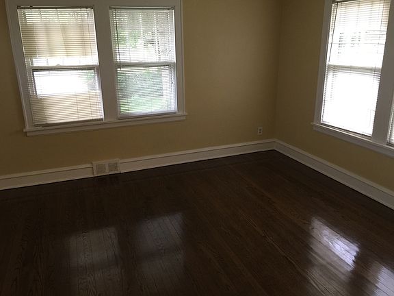 5th image of 905 W Adams St