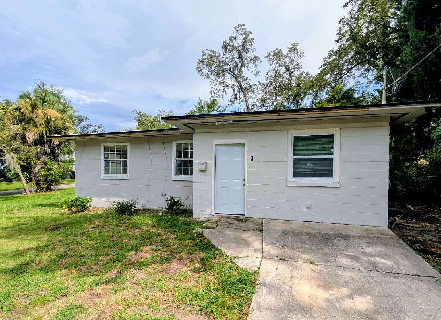 3 bed, 1.0 bath, 962 sqft, $1,195 — Photo 1