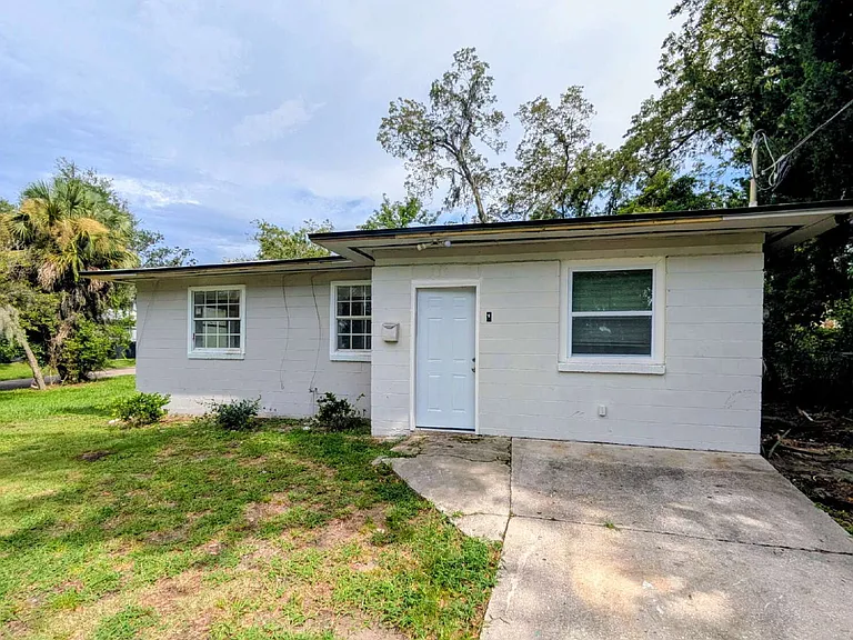810 Laurel St — Photo 1