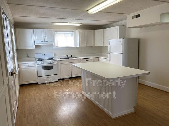 3rd image of 2626 Caroline St