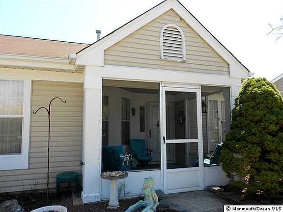 2nd image of 1132 Thornbury Lane #B