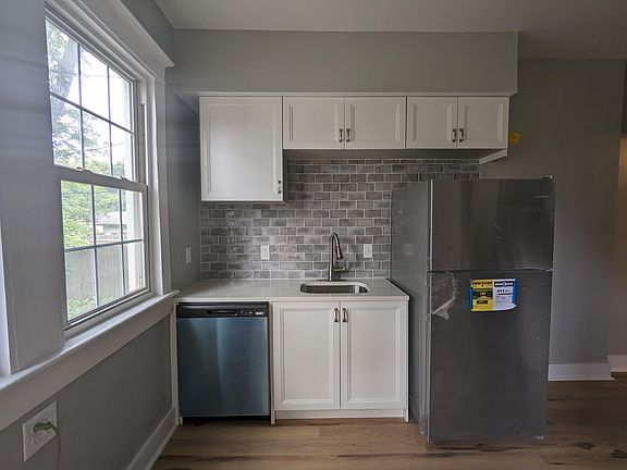 3rd image of 610 Jefferson Ave