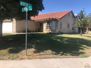 900 Bertina Ct, Bakersfield, CA 93307