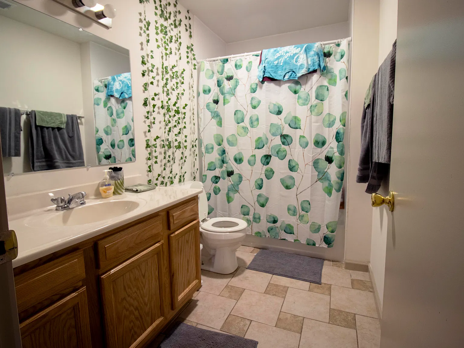 3 bed, 900 sqft, $1,410 — Photo 3