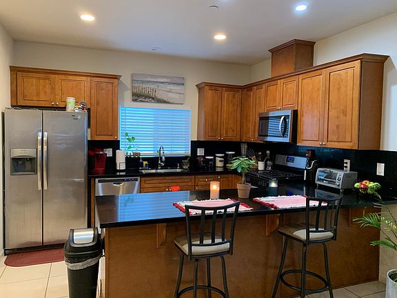 3rd image of 814 5th St #2
