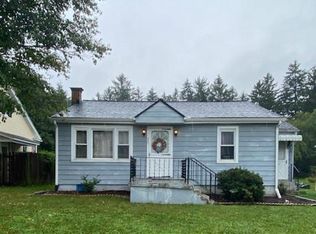 22 East St, Mount Holly Springs, PA 17065