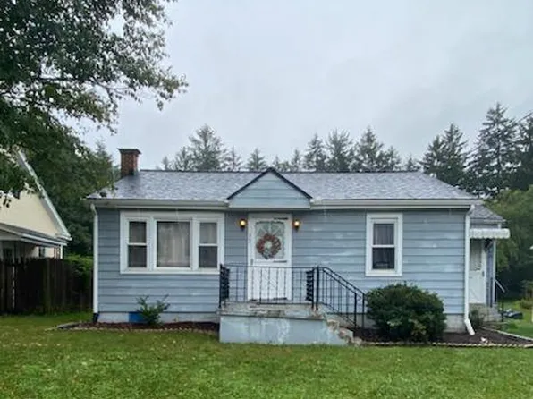 22 East St, Mount Holly Springs, PA 17065