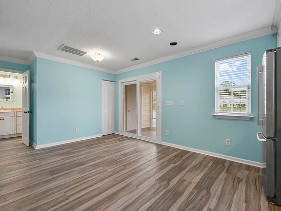 4th image of 3550 Chestnut Dr. #3550