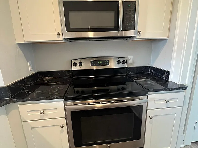579 N Center St — Photo 8