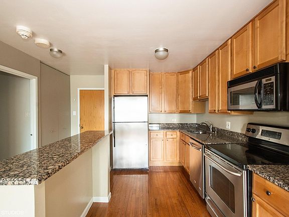 3rd image of 211 E Ohio St Floor 29