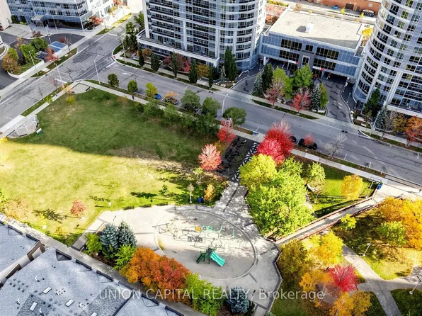 181 Village Green Sq #214, Toronto, ON M1S 0K6