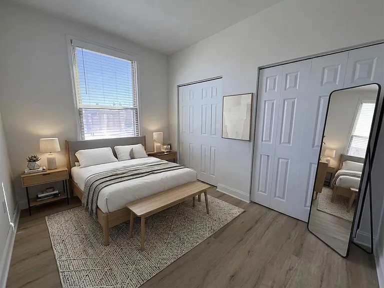 2113 Green St #3R — Photo 4