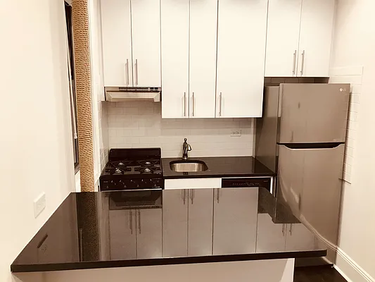 Rented by Metropolis Real Estate of Manhattan | media 40