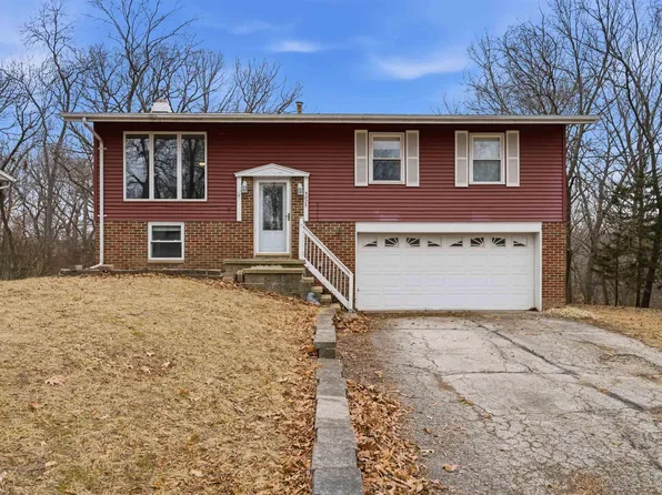 5825 N Mar Vista Dr, Peoria, IL 61614